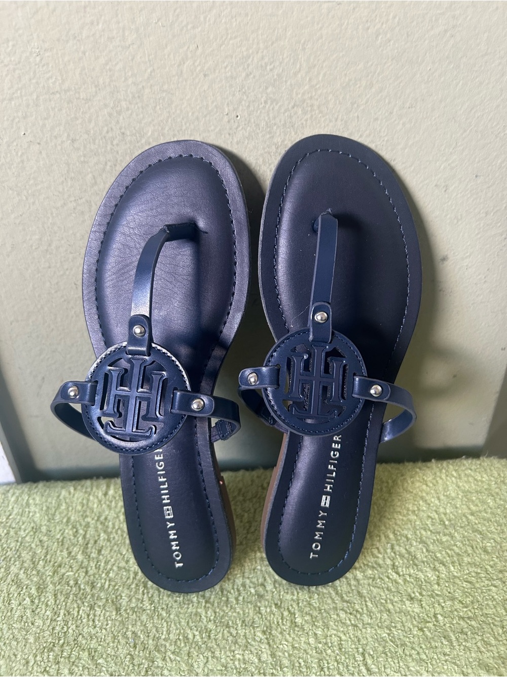 NWOT Tommy Hilfiger Navy Logo Thong Sandals Sz 6.5